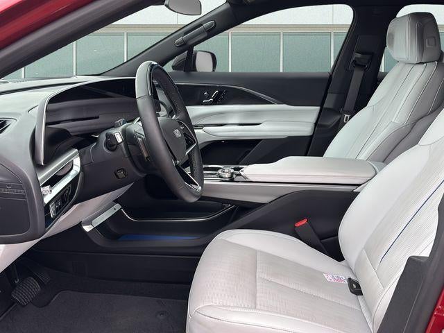 2024 Cadillac LYRIQ Luxury 2