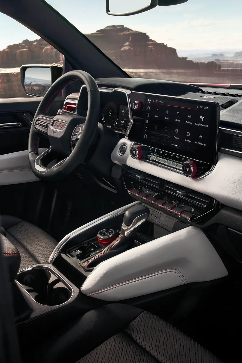 2026 GMC Canyon infotainment system at Cummins GMC in Weatherford OK